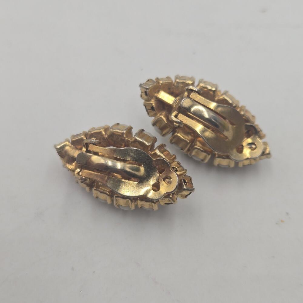 Vintage 1950s Milk Glass Rose Art Rhinestone Silver Tone Clip on Earrings 50-60s - Picture 7 of 9